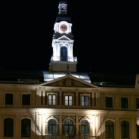 Nachtbeeld van het Stadhuis van Riga