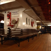 Binnen in de Star Ferry