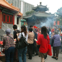 Mensen voor de Wong Tai Sin Tempel