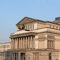 Zijaanzicht van het Teatr Wielki
