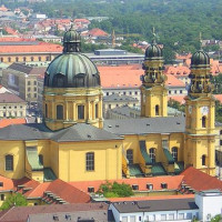 Luchtbeeld op de Theatinerkirche