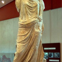 Standbeeld in het Musée d’Archéologie