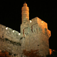 De Toren van David bij nacht