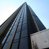 Onder aan de Tour Montparnasse