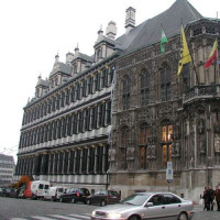 Zijaanzicht van het Stadhuis