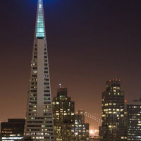 Nachtbeeld van het Transamerica Pyramid Building