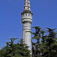 Toren bij de Universiteit van Istanbul