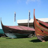 Buiten aan het Vikingschipmuseum