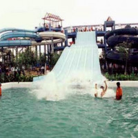 Glijbaan van het Ho Tay Lake Water Park