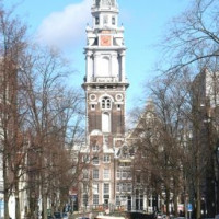 De Zuiderkerk van op een gracht